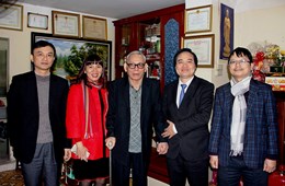 Giám đốc Đại học Quốc gia Hà Nội thăm và chúc tết NGND. GS. TSKH Nguyễn Châu